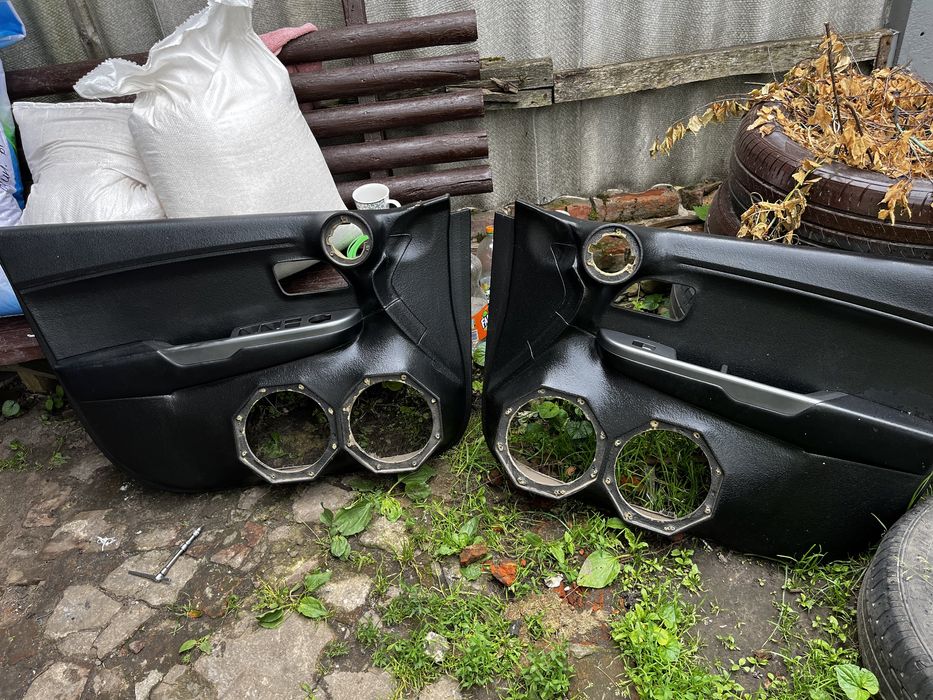 Продам дверные карты на Киа Рио 3 (2013) автозвук