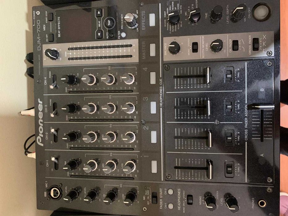 Par de XDJ 700 e DJM 700 em estado muito bom