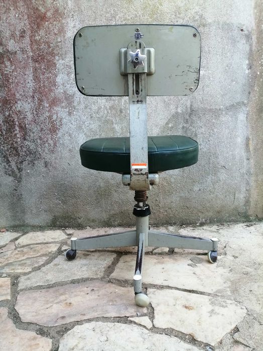 Cadeira industrial metálica ferro