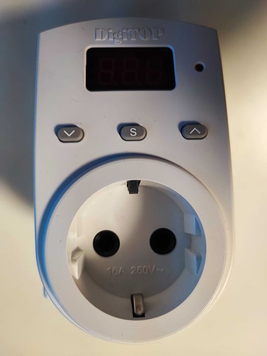 Захисне реле контролю напруги в розетку DigiTOP VP-10AS стан нового