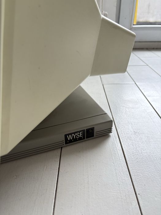 Stary monitor (antyk, scenografia, kolekcjonerski)