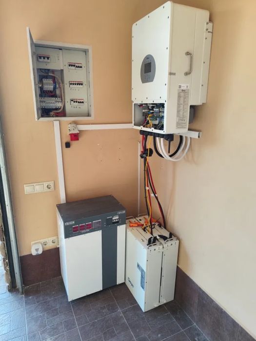 Deye монтаж сонячних панелей , сонячнi панелі станцій сес iнвертор