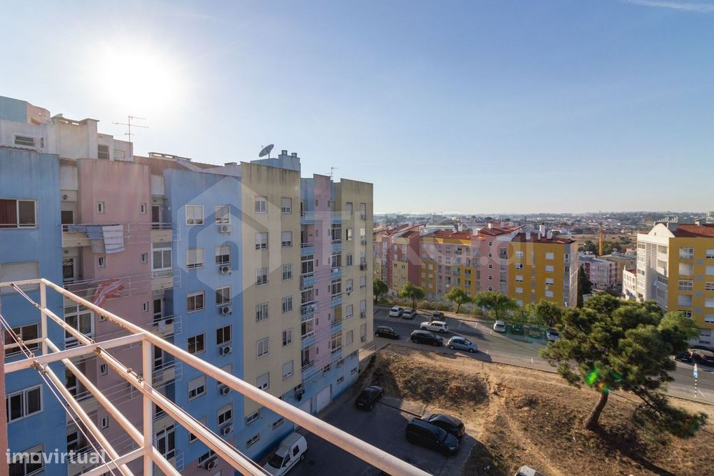 T4 com 209 m², vista 360º, sol todo o dia e garagem de 78 m² | Corroio