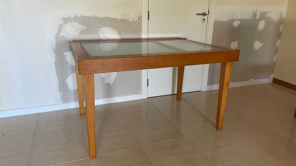 Mesa Vintage c/ Tampo de Vidro + 6 Cadeiras