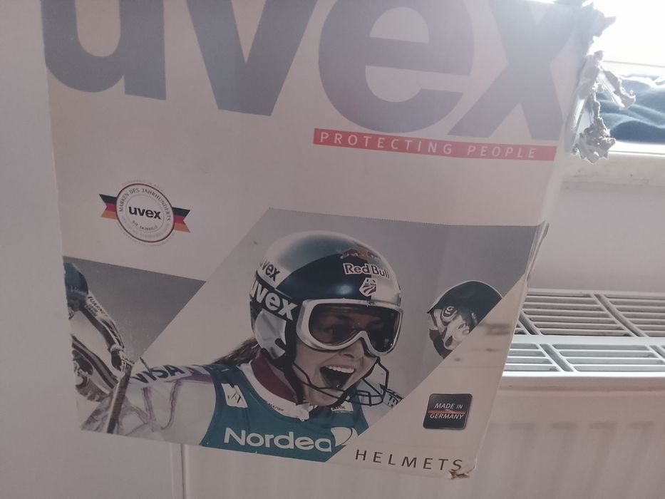 Kask narciarski plus 2 pary okulary