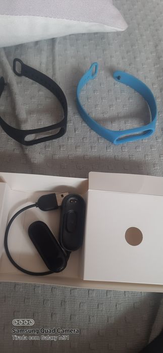 Duas Pulseiras e carregador MI Smart Band 4