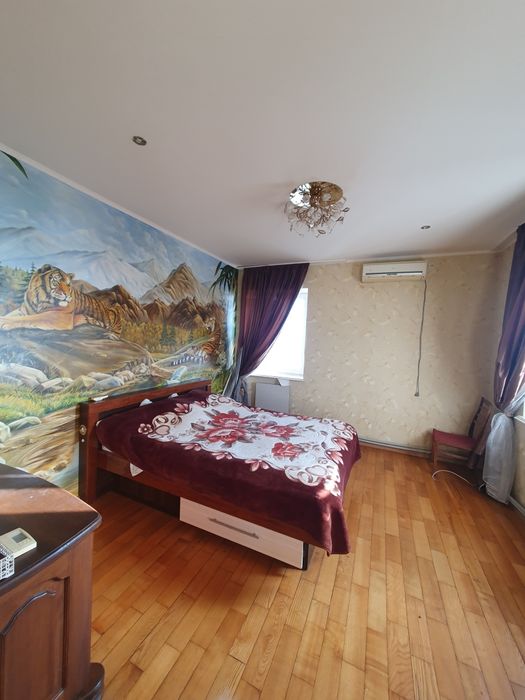 Продаётся добротный 3-х эт.дом в Константиновке для большой семьи.