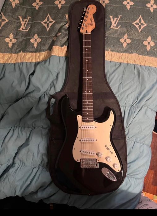 Guitarra electrica Squire by fender made in Indonesia
