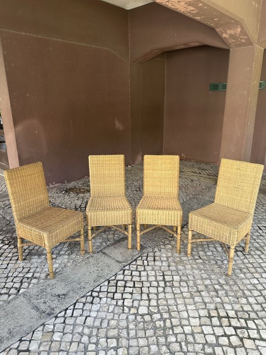 Cadeiras em palha e bambu