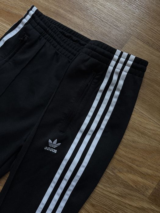 Оригінальні штани adidas з лампасами