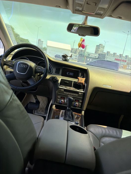 Продам Audi Q7 4.2 TFSI 2007 года.