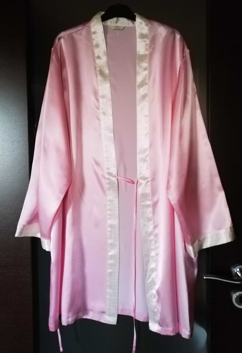 elegancki szlafrok damski peniuar podomka narzutka 44 / 46 satyna