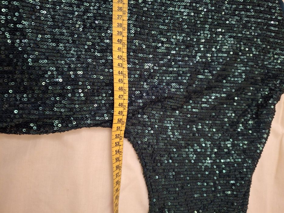 Vestido cirto de lantejoulas verde garrafa