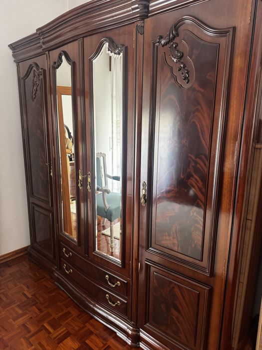 Mobilia de quarto cama , comoda, 2 mesinhas de cabeçeira + 1 cadeira