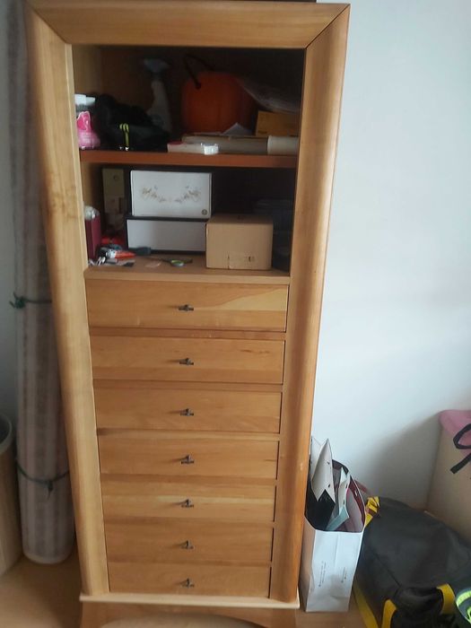 Móvel quarto ou sala, com bom acabamento, verniz.
