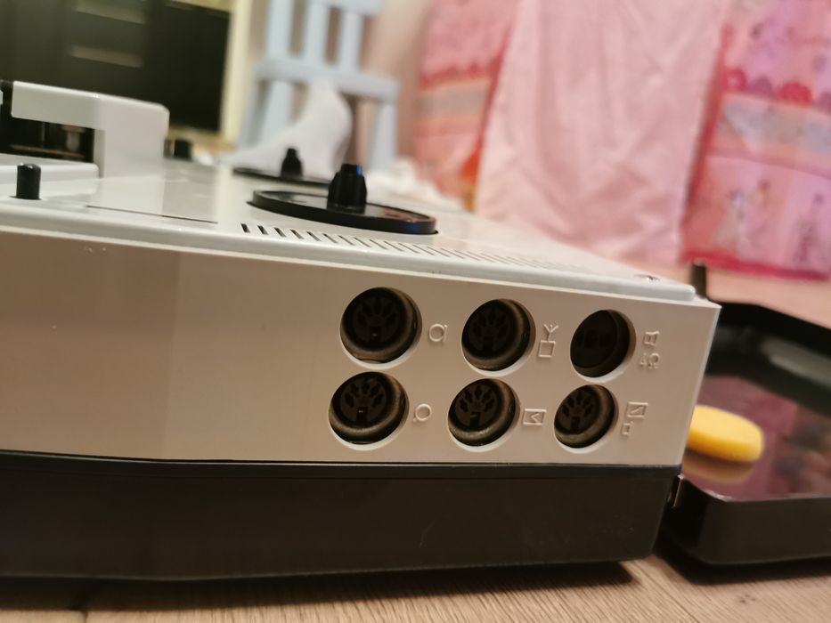 Magnetofon Szpulowy TESLA typ B4 stan bardzo dobry.