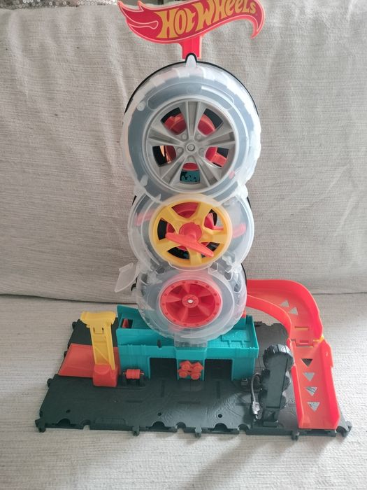 Hot Wheels City Super Twist Tire Shop