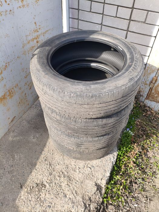 Bridgestone dueler h/p 215/60/17