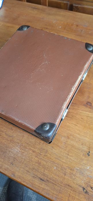 Mala de costura antiga da marca Oliva