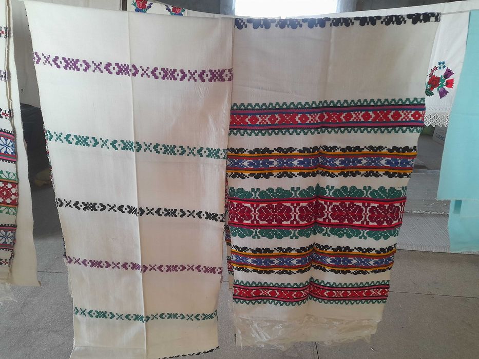 Рушники вишиті?доріжки домотканні