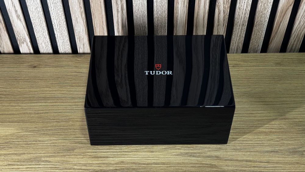 Caixa Tudor Perfeito estado