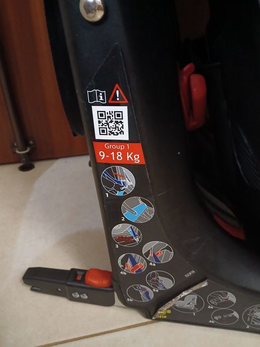 Duas cadeiras auto para destralhar uma delas com Isofix