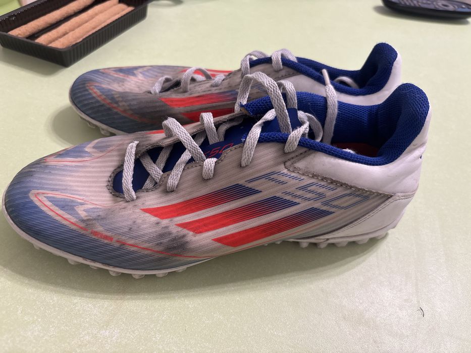 Сороконіжки адідас adidas 42