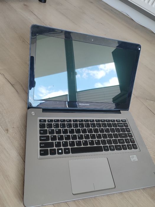 Laptop Lenovo uszkodzony