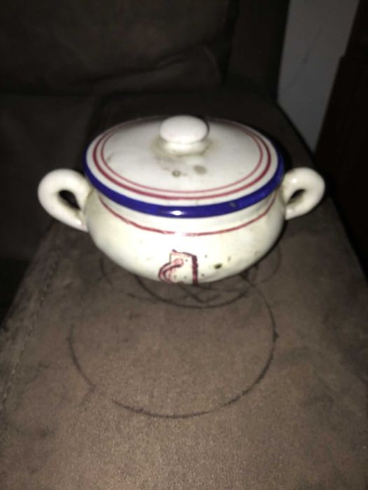 acucareiro branco e tons de azul pintado a mao