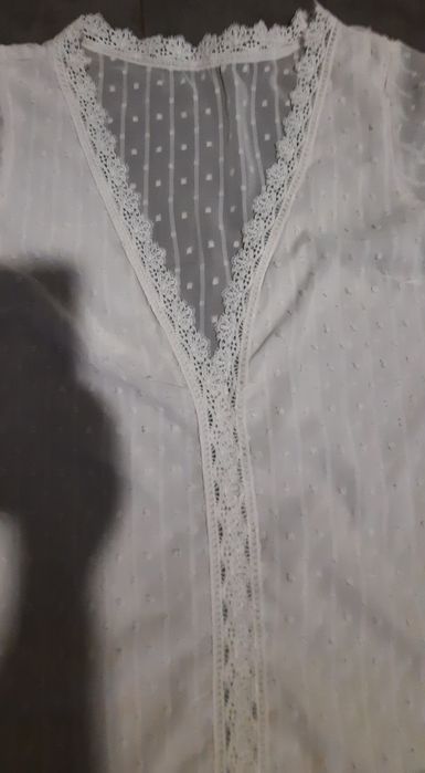 Blusa  branca com aplicações