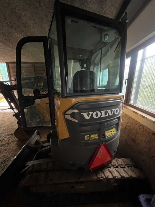 ESCAVADORA VOLVO ECR25D