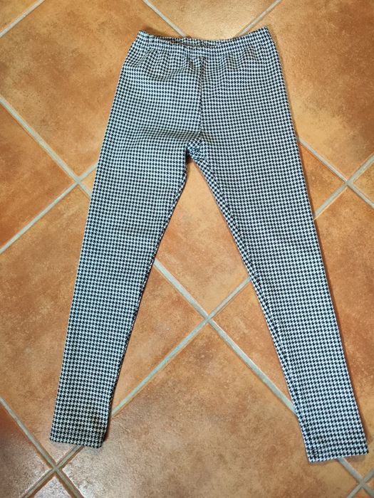 Leggings pretas e brancas de menina