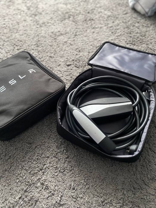 Зарядний пристрій Tesla 32A