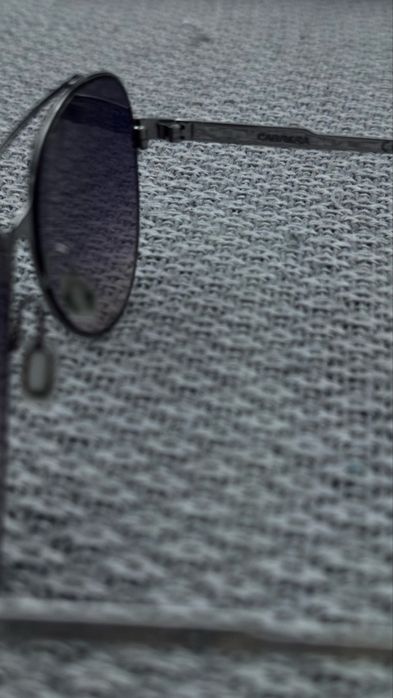 Oculos de sol da Carrera