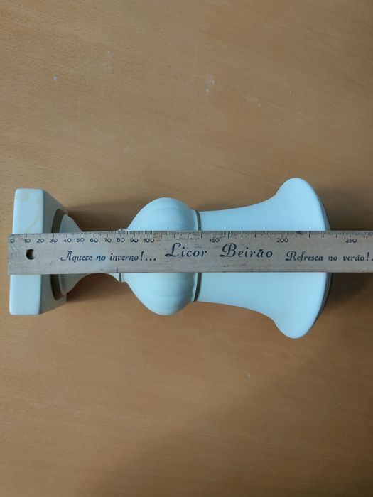 Vaso/jarra/floreira com base.