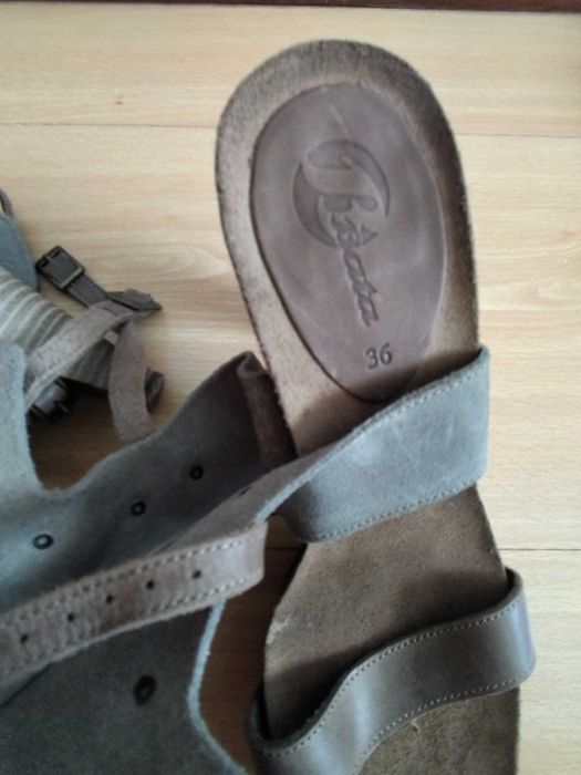 Sandália tamanho 36 marca Bata