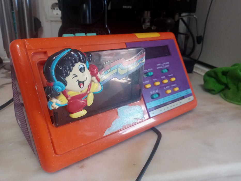 Radio antigo raro com cassete ,radio e despertador