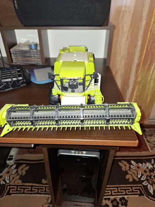 Продам комбайн класс