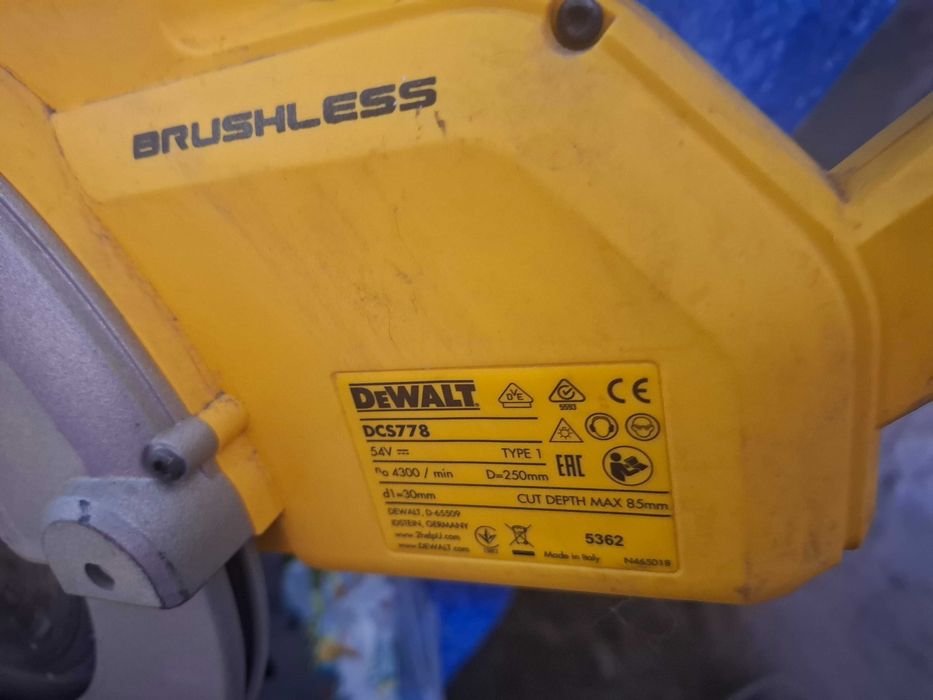 Ukosnica dewalt ze stojakiem