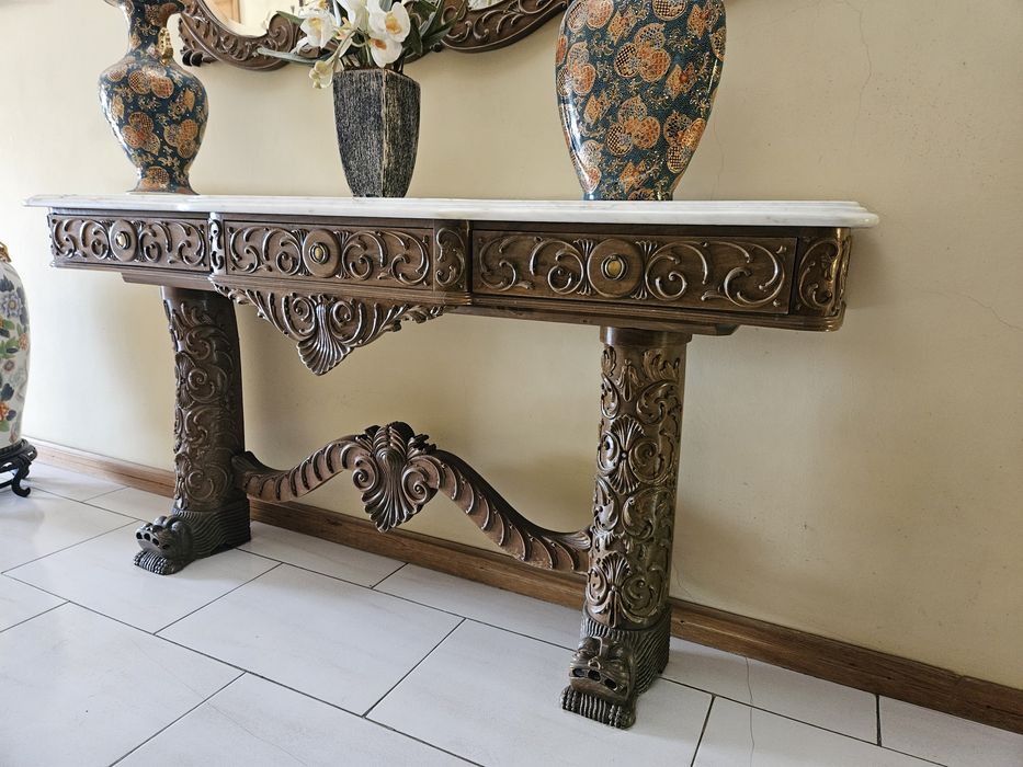 Credência e espelho