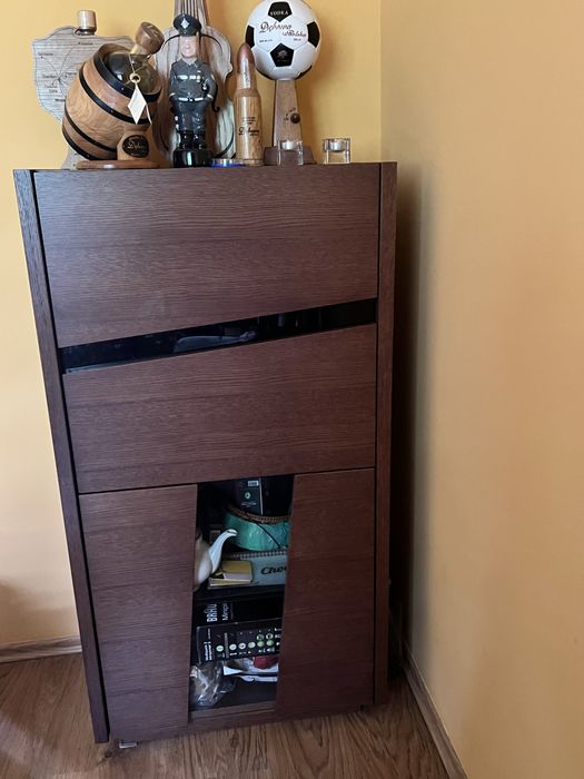 Witryna  podswietlana Paged Meble w okleinie drewnianej