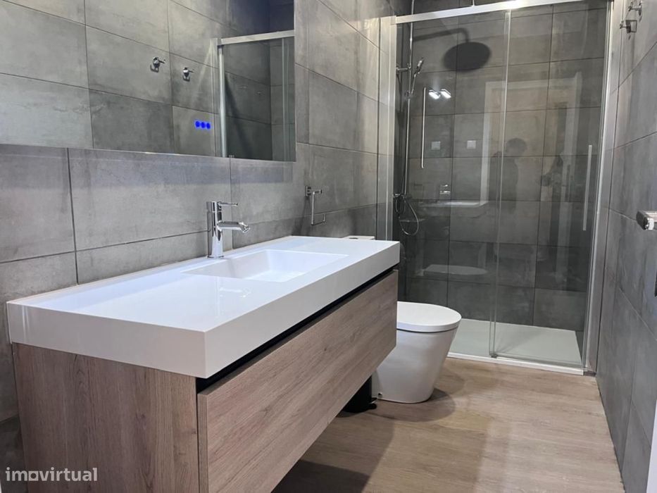 Quarto - localizado em São Sebastião Lisbon