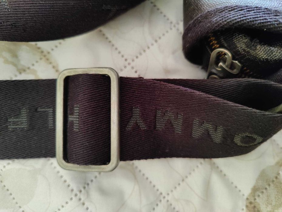 Mala tiracolo Tommy Hilfiger em bom estado 23x29 cm