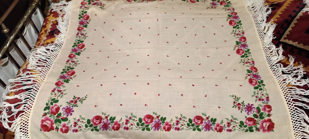 Хустки  чорні та білі