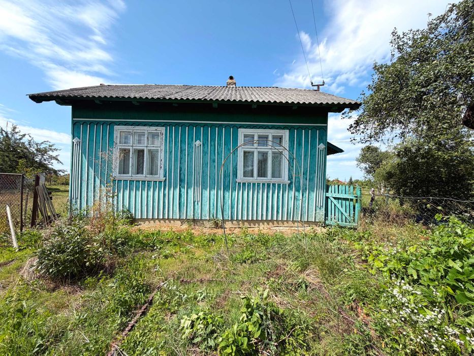 Продаж дерев’янного будинку з великою ділянкою в с. Лисятичі (13 км від Стрия)