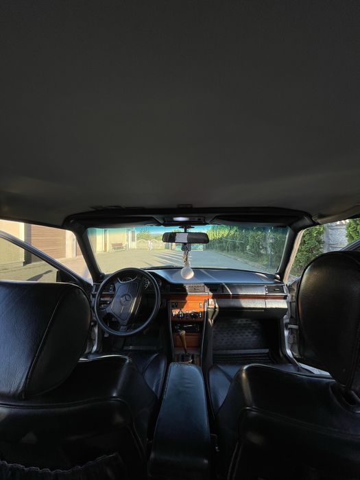 Мерс хорошому стані  їде добре кого цікавить все номер є…