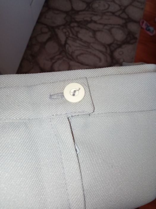 Elegancka siwa prosta spódnica