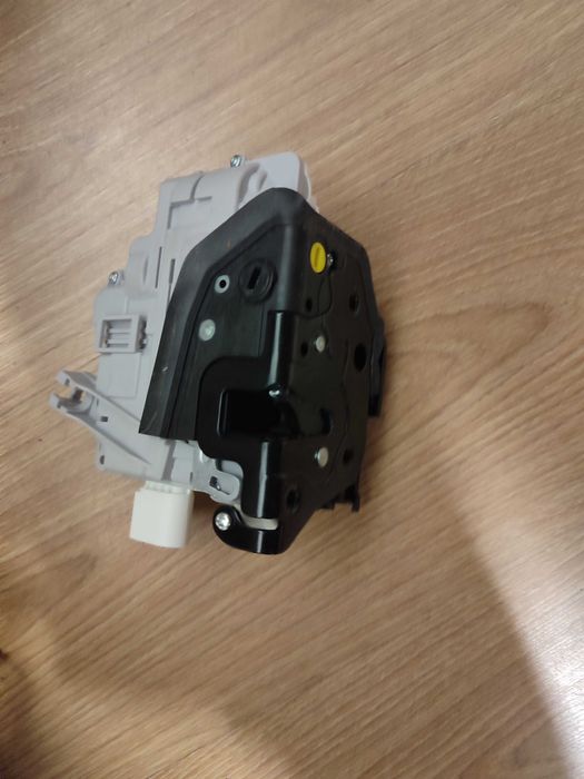 fechadura para porta dee audi
