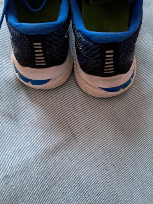 Кросівки Asics 40 р. 600 грн.