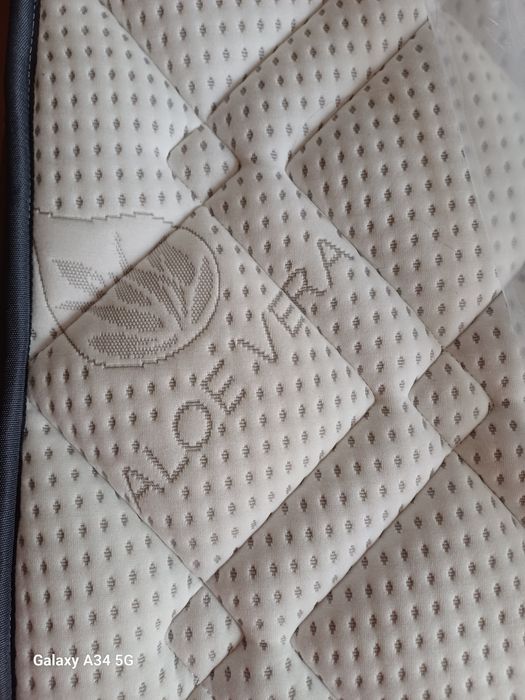 Vendo sobre colchão e colchao